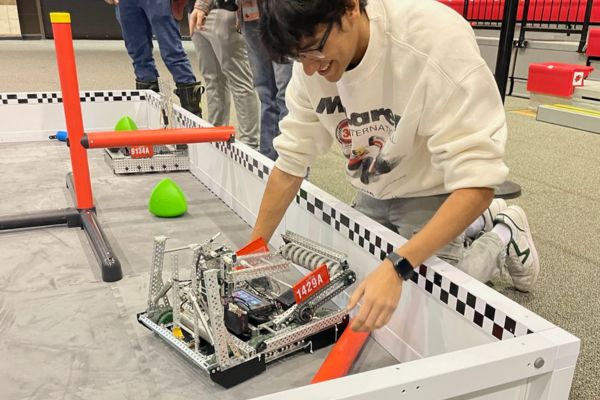 College of Engineering, Robotic Cardinals host VEX Robotics Competition 